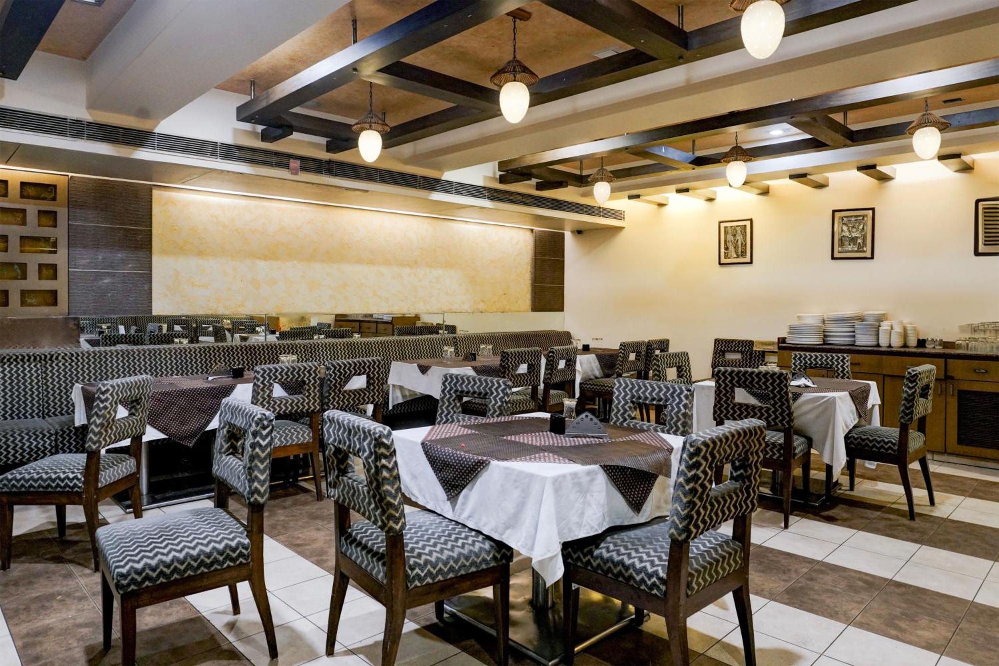 Super Collection O Limda Chowk Formerly Hotel Harmony Rajkot Exterior foto